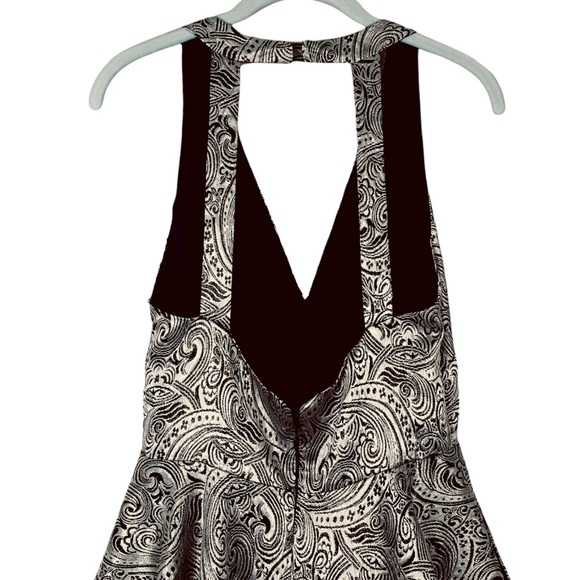 BEBE Mini Party Dress Halter Paisley Scroll Metallic Champagne Black Size 8 Y2K - Picture 9 of 15
